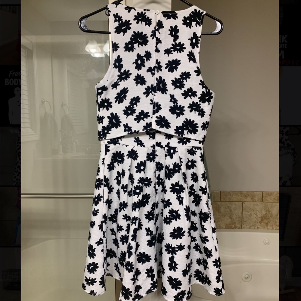 Everly Dress - Picture 8 of 11